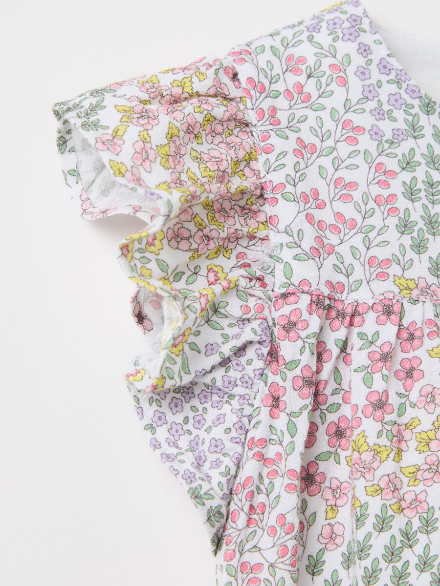 Long white dress with floral pattern_2