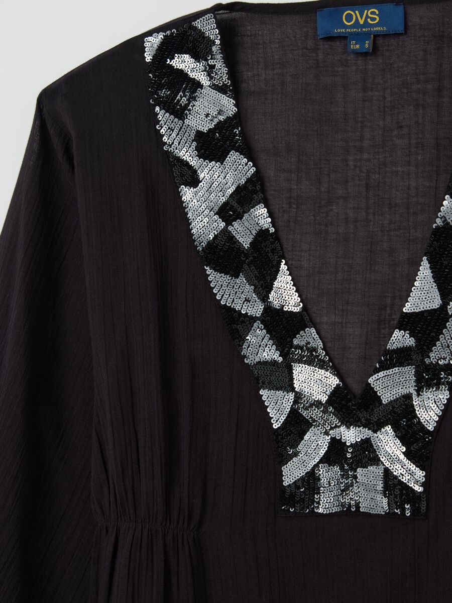 Black beach cover-up with decorative edging_5