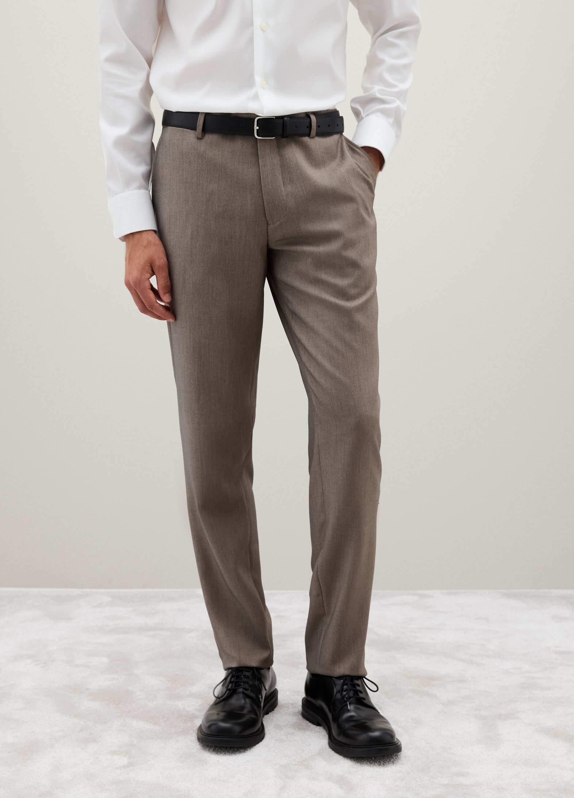 Brown slim trousers in stretch fabric