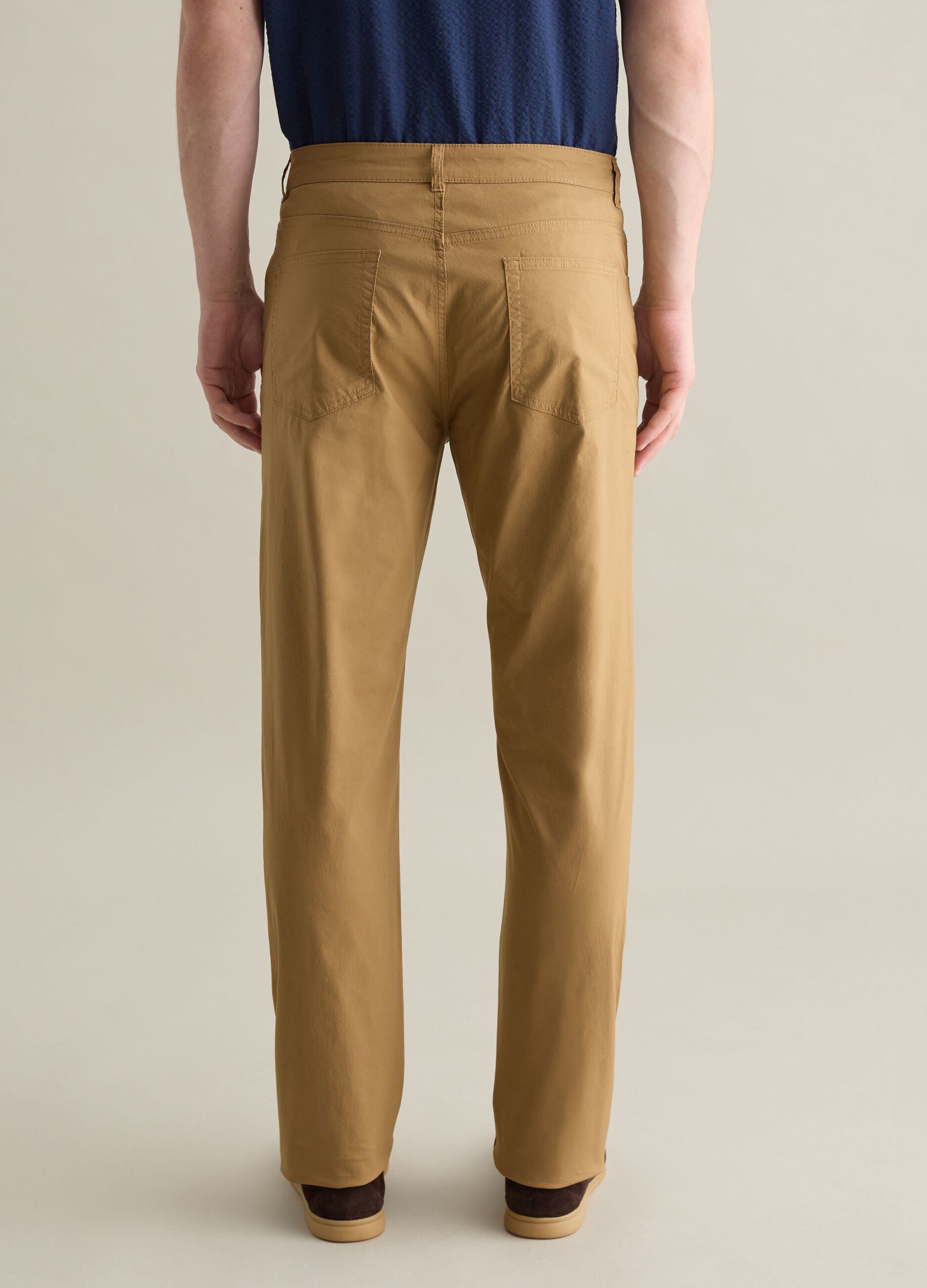 Beige chino trousers in stretch cotton with five pockets