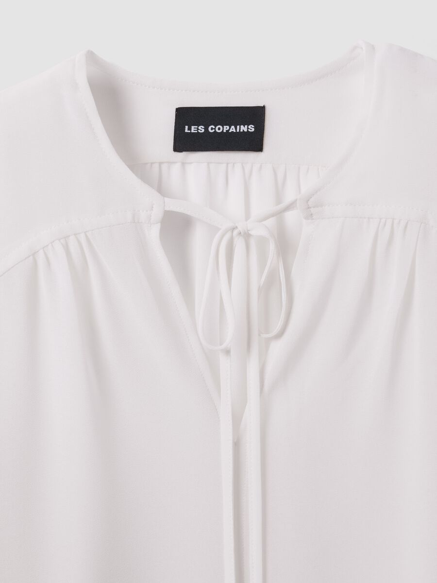 White regular-fit blouse with V-neck and tie detail_5