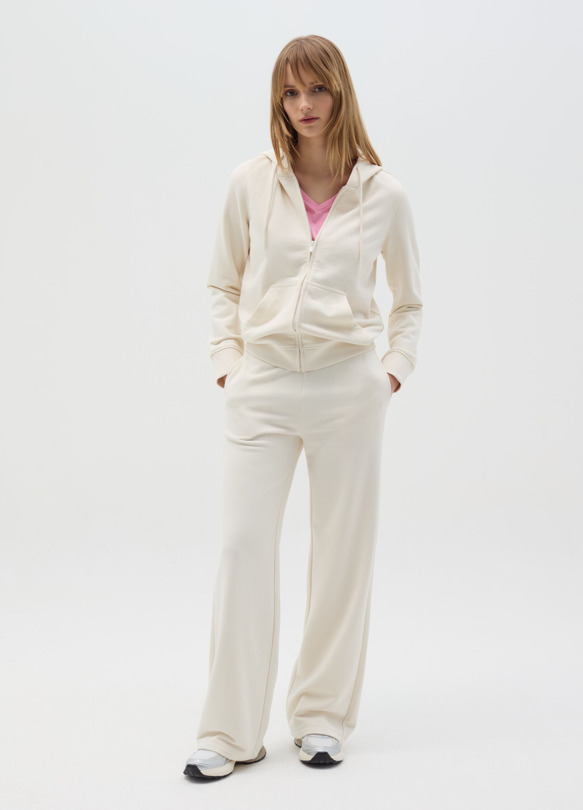 Essential full-zip sweatshirt with hood