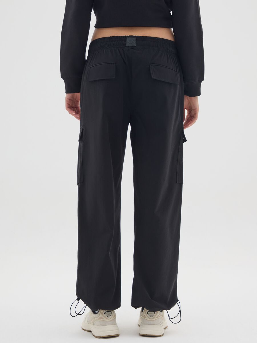 Black Stretch Fabric Cargo Trousers Regular Fit Everlast_2