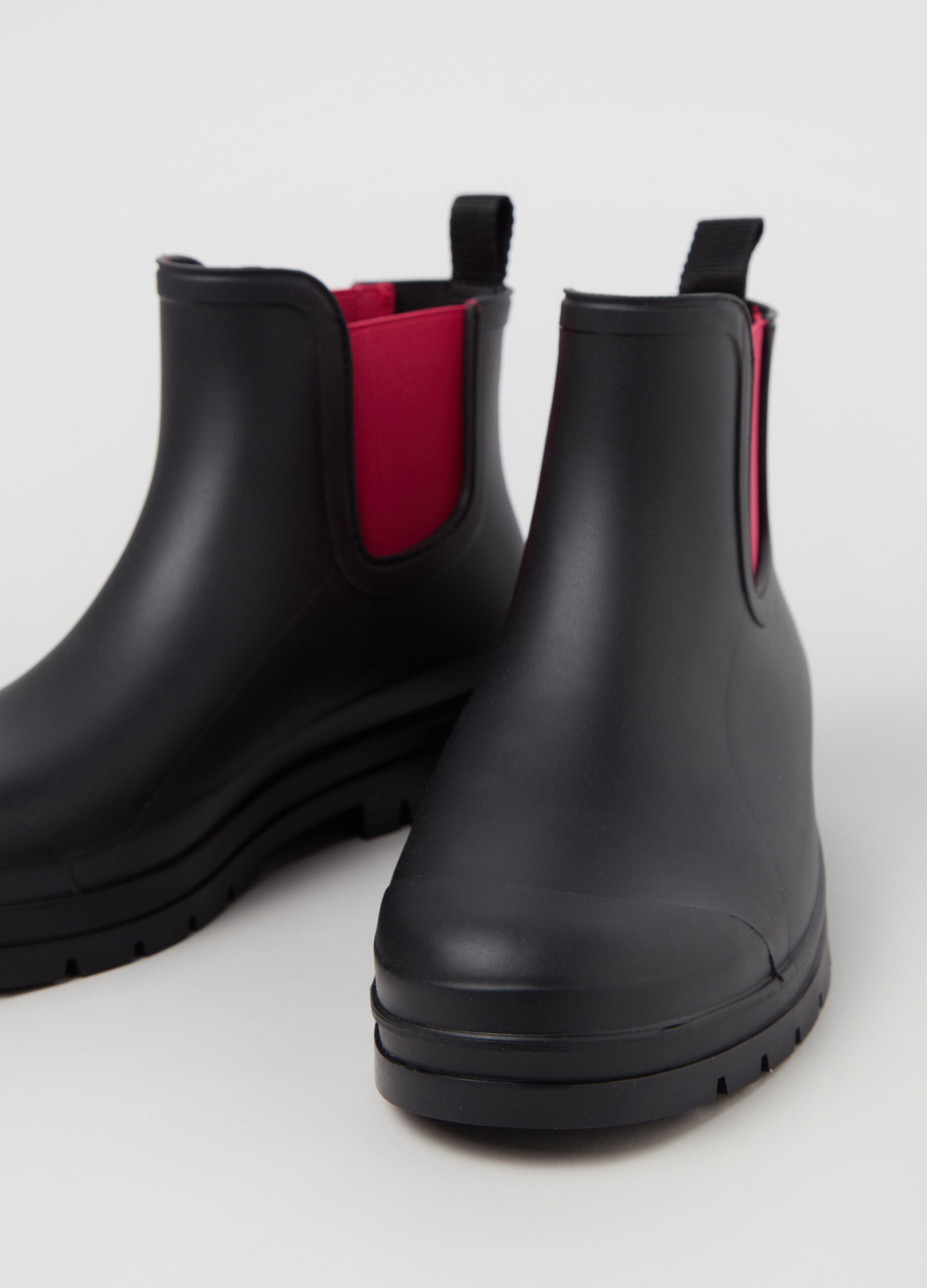 Waterproof boots with contrasting colour bands