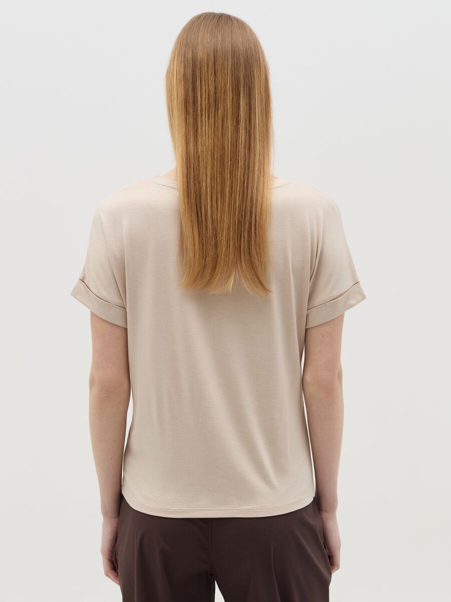 Beige T-shirt with kimono sleeves_3