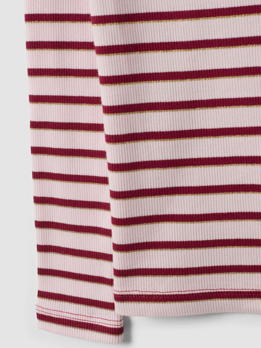T-shirt multicolor in cotone elasticizzato a righe e ricamo per bambina_3