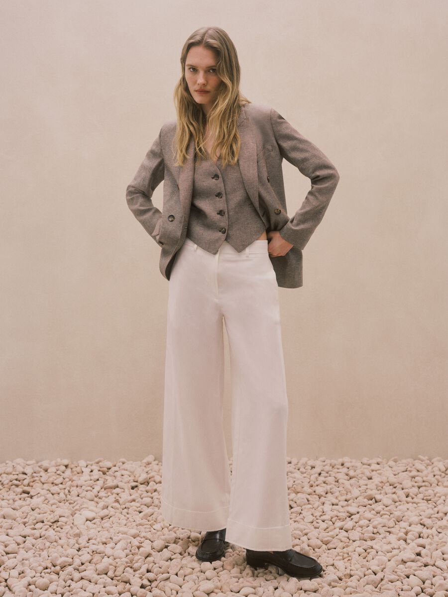 Pantaloni flare in misto cotone bianco con vita regular_5