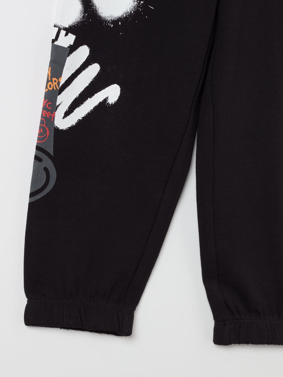Fleece joggers with "Worldwide Music Tour" print_2