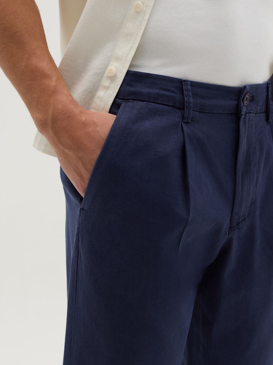 Cotton and linen chino trousers_3