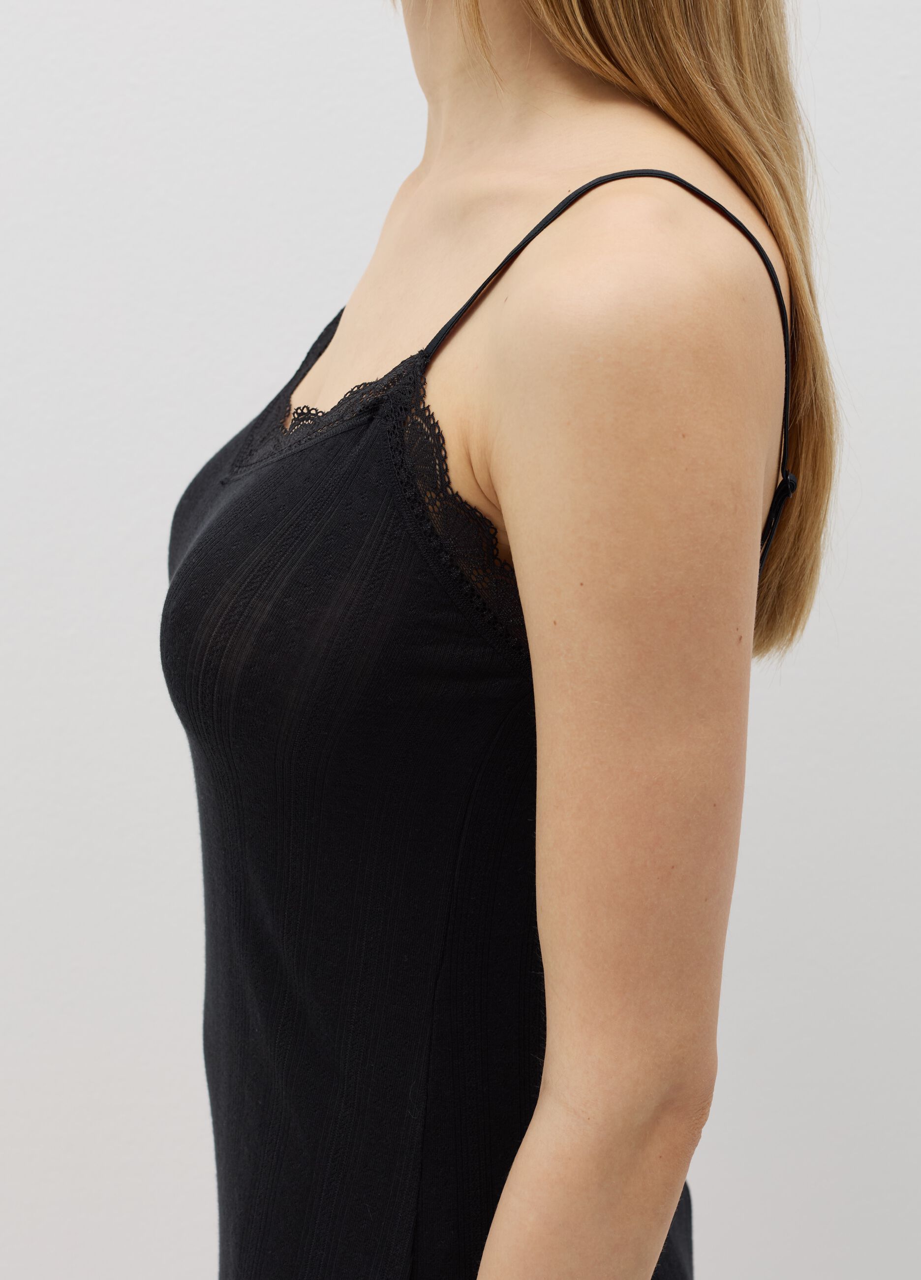 Pointelle vest with V neck with lace
