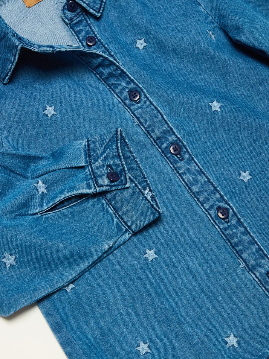 Camicia in denim con ricamo stelle_2