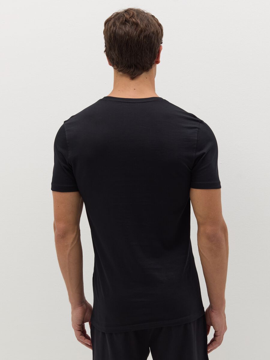 Two-pack undershirts with V neck_2