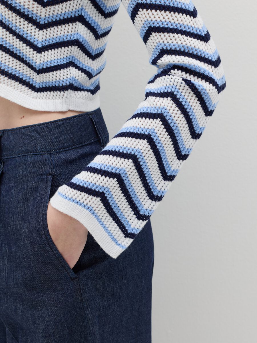 Crochet top with striped design_2