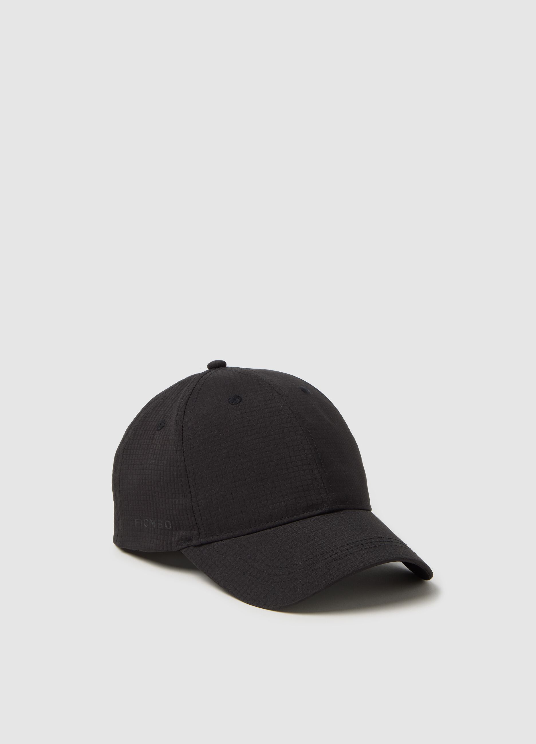 Black hat with comfortable fit