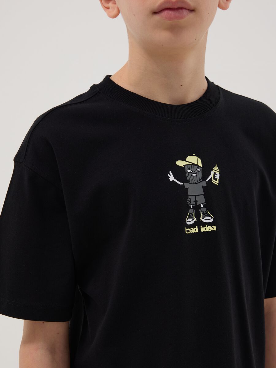 T-shirt in puro cotone nero da ragazzo oversize fit con stampa_1