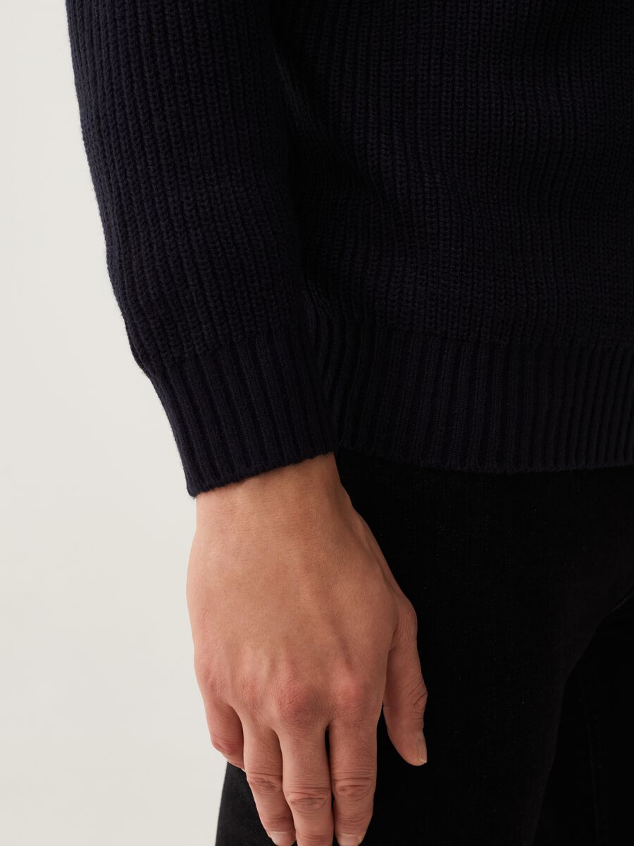 Pullover con collo a scialle_3
