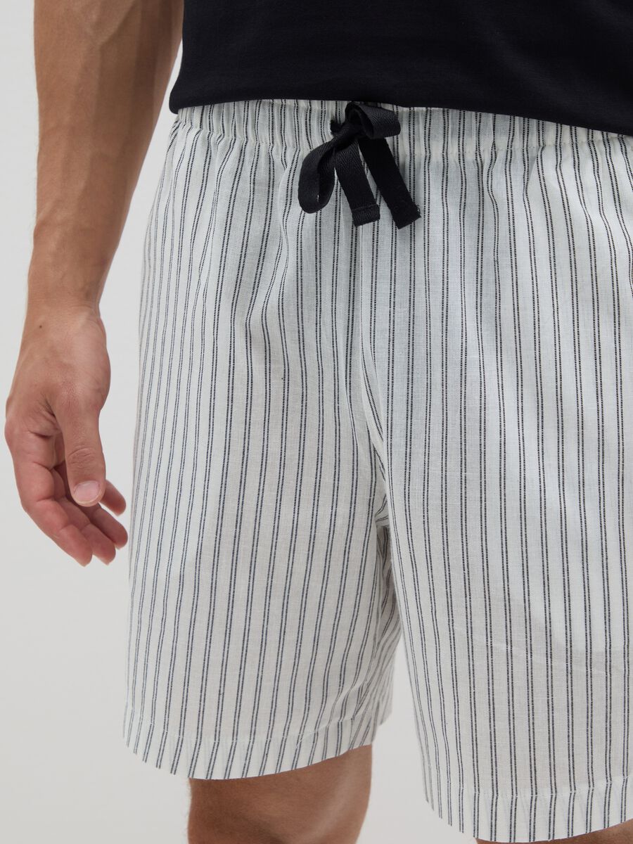 Men's pyjamas in pure black cotton, regular fit with checked shorts_2