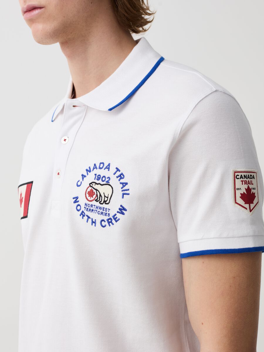 Polo shirt with striped edging and logo embroidery_1