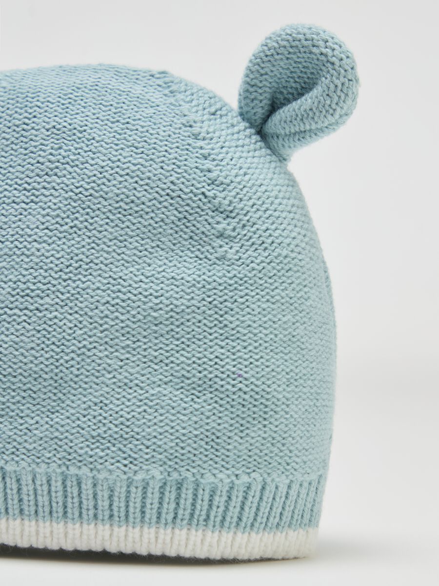 Hat with ears and striped edging_1