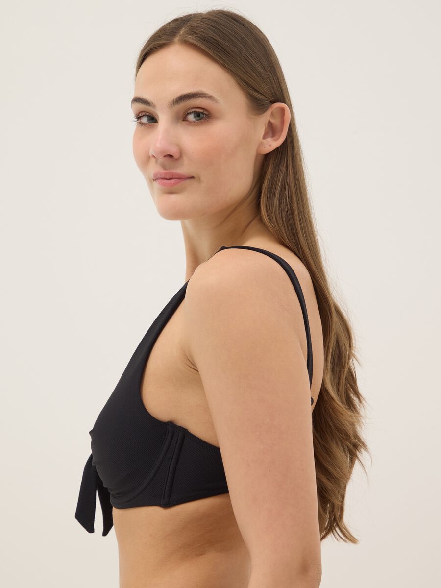 Top bikini elasticizzato nero con fiocco_3