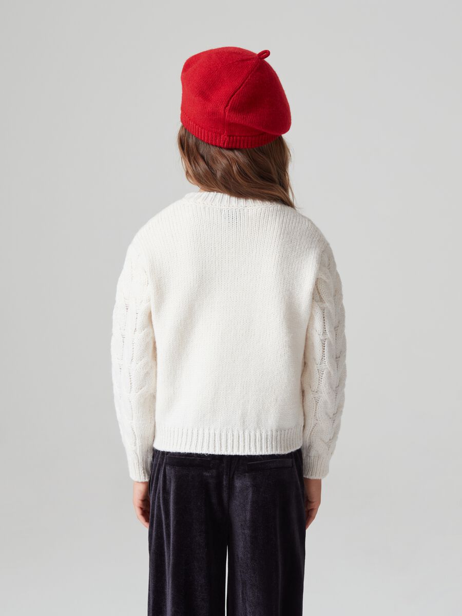 Pullover natalizio con lavorazione a trecce_2