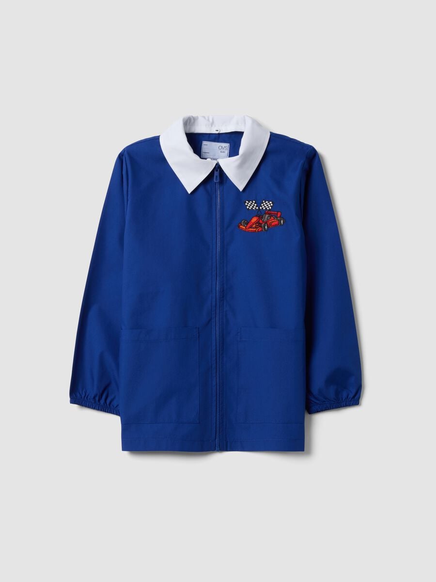 Blue boys&rsquo; school apron with zip and go-kart embroidery_0