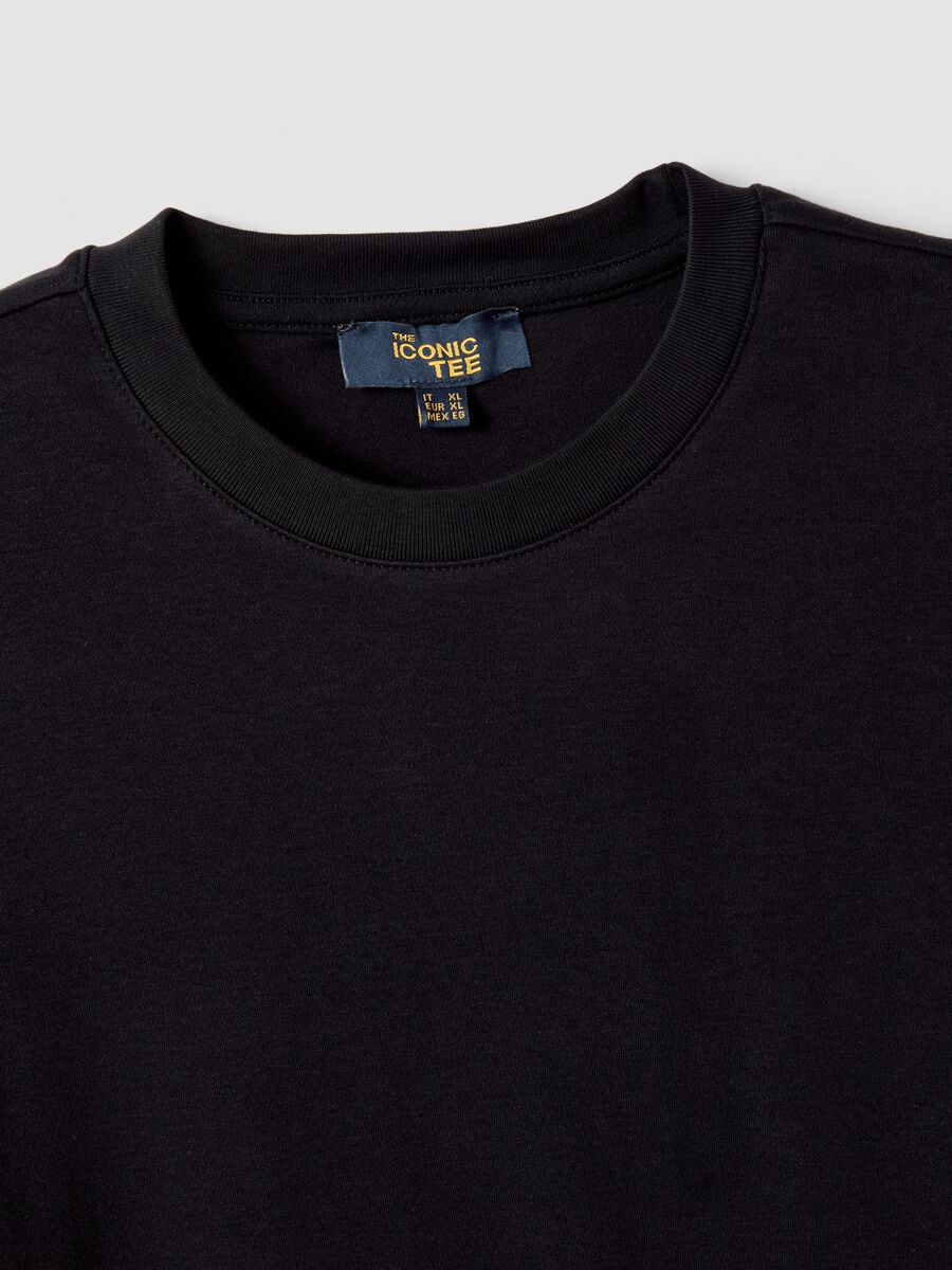 T-shirt nera in puro cotone a maniche corte regular fit_2