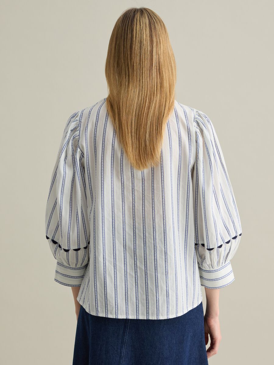 Striped Blouse with Floral Embroidery Lead_2
