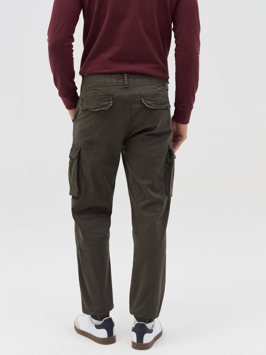 Stretch cotton cargo trousers_3