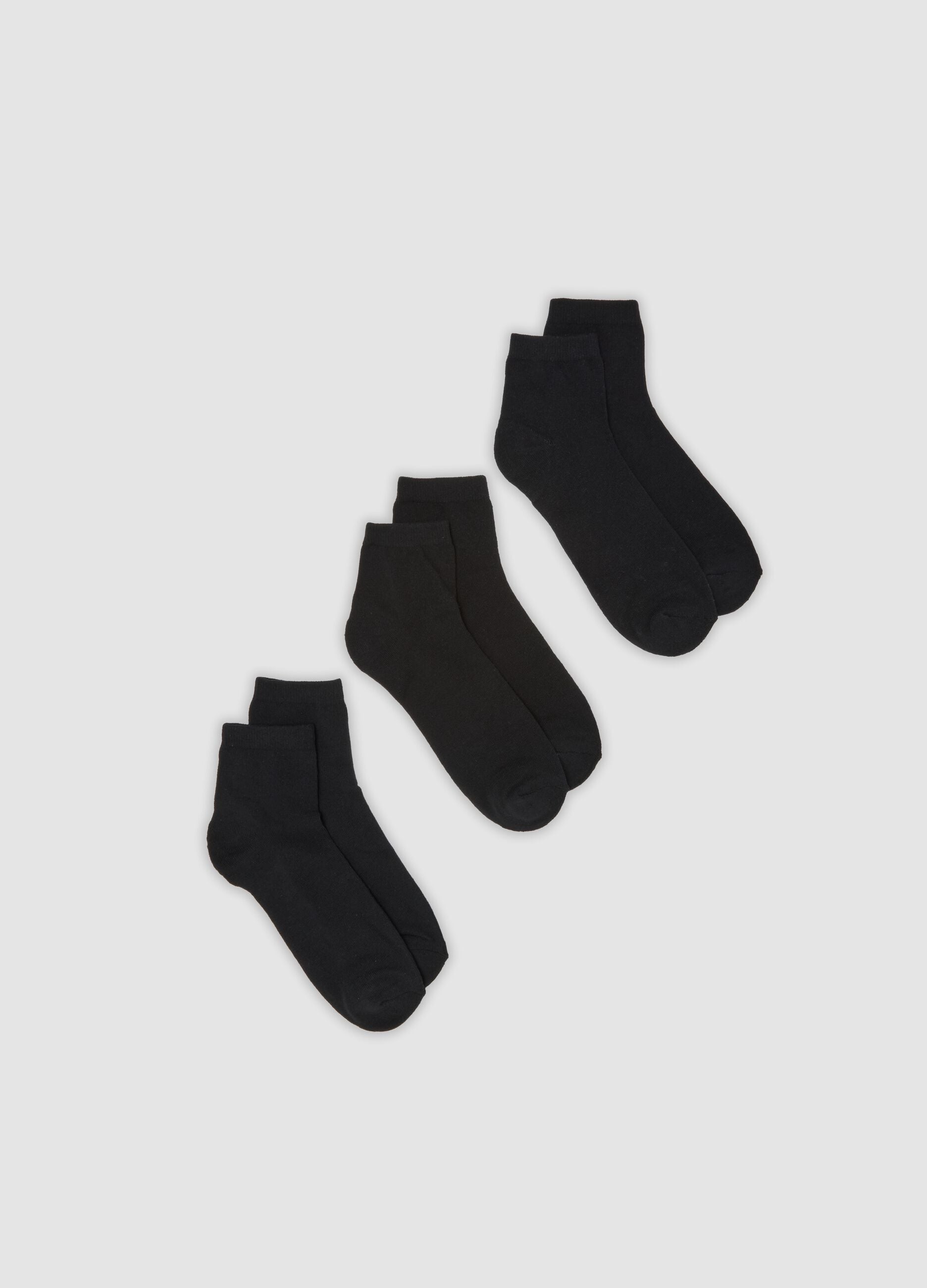 3-pack of black organic cotton ankle sports socks