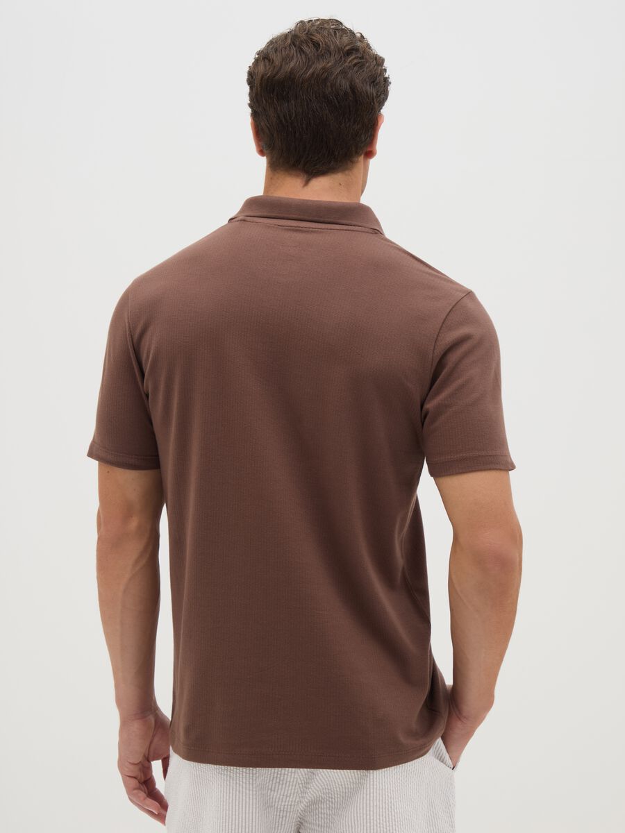 Polo da uomo in puro cotone marrone regular fit_3
