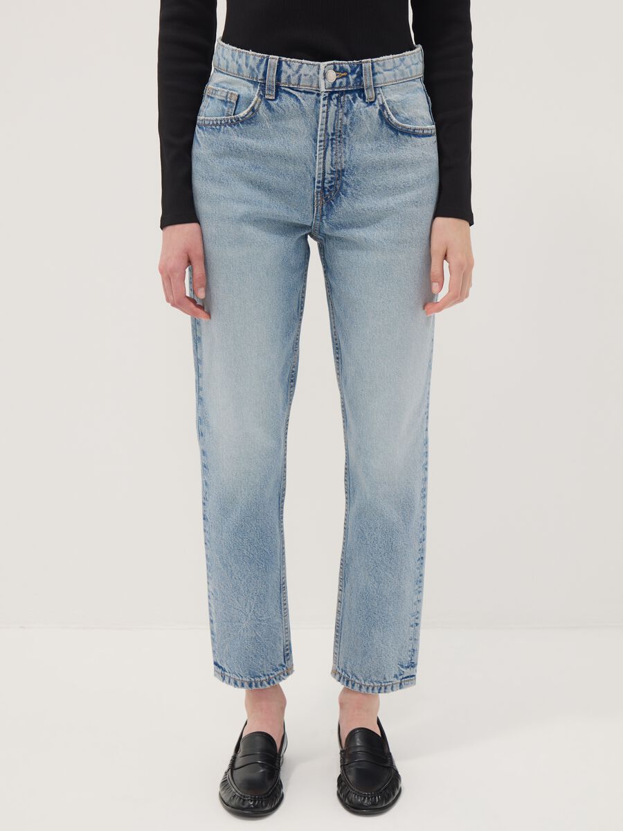 Jeans denim mom fit in puro cotone a vita alta_1
