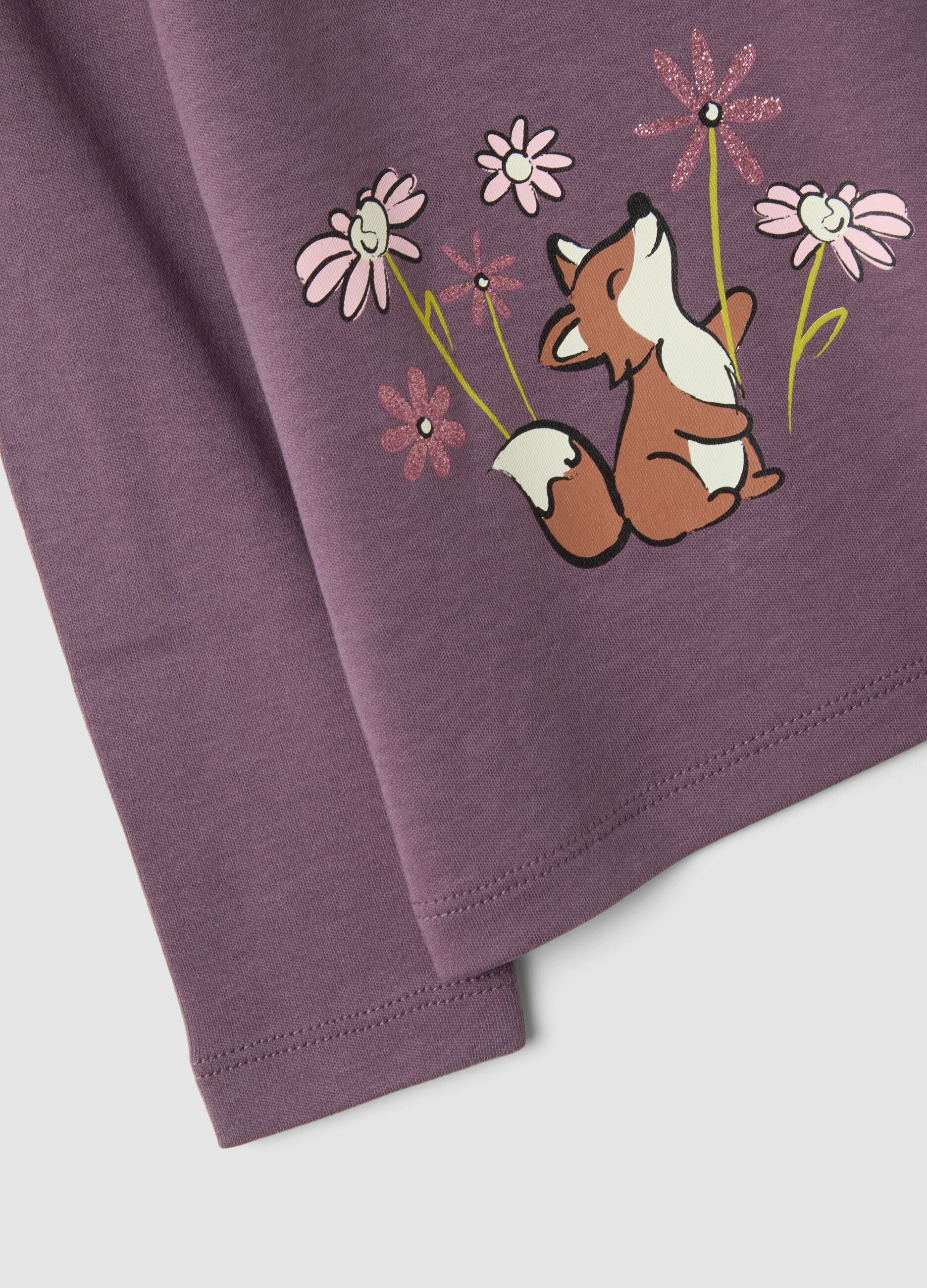 Purple organic cotton T-shirt with stand collar and animal print