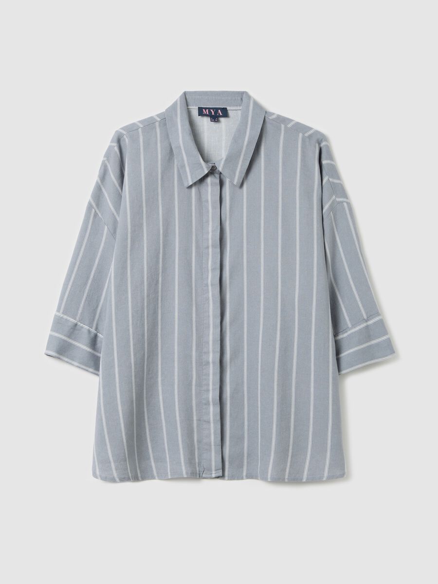 Curvy grey pinstriped shirt with kimono sleeves_4