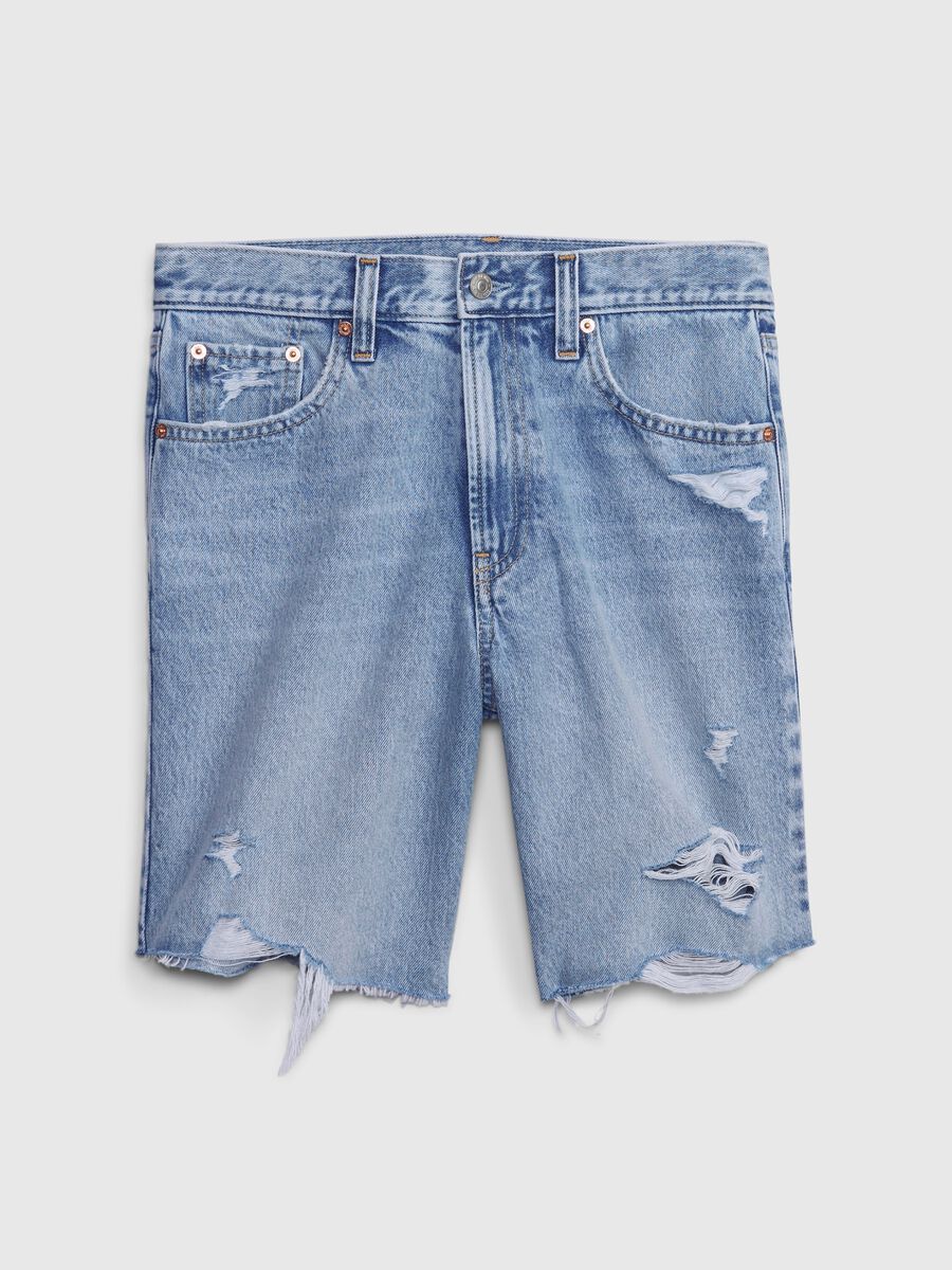 Loose-fit Bermuda shorts in denim shorts with abrasions_3
