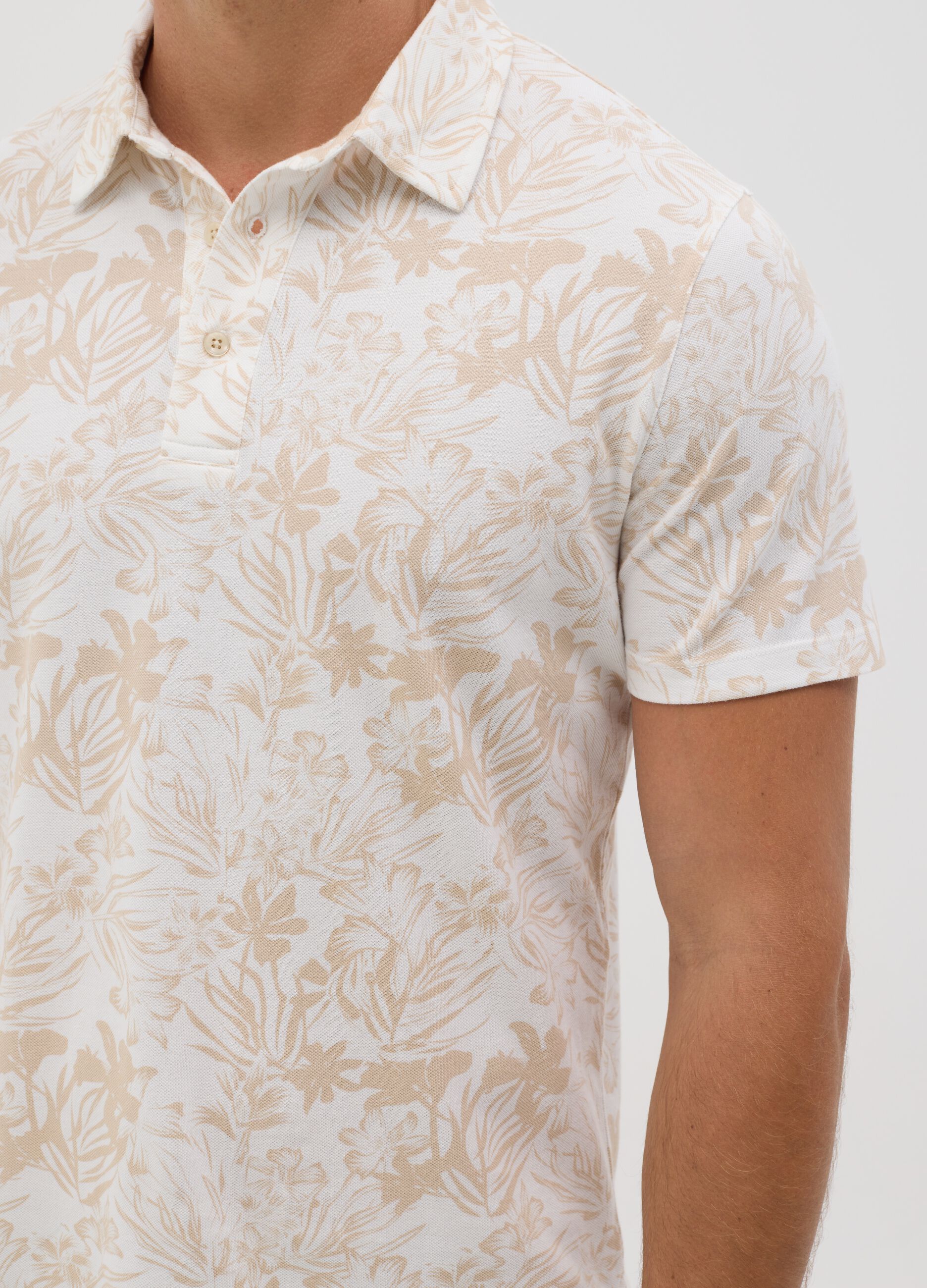 Polo a maniche corte beige con stampa floreale BST