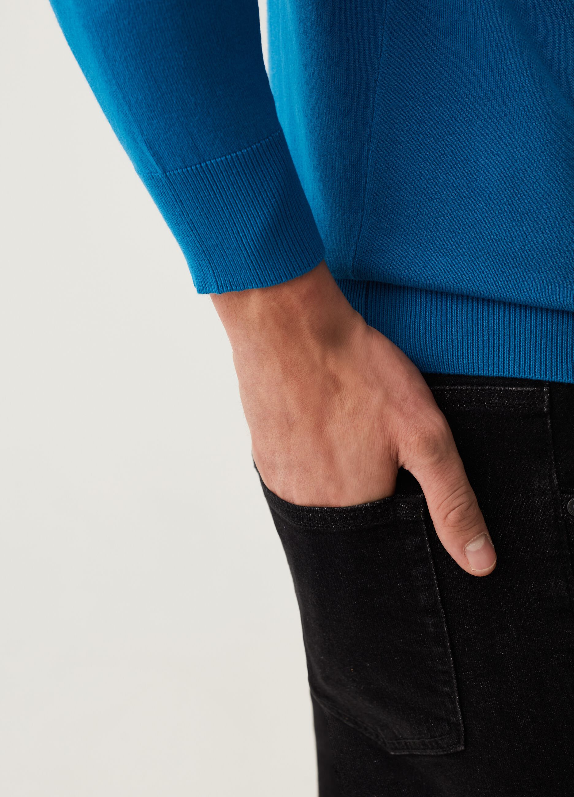 Pullover con scollo rotondo_3