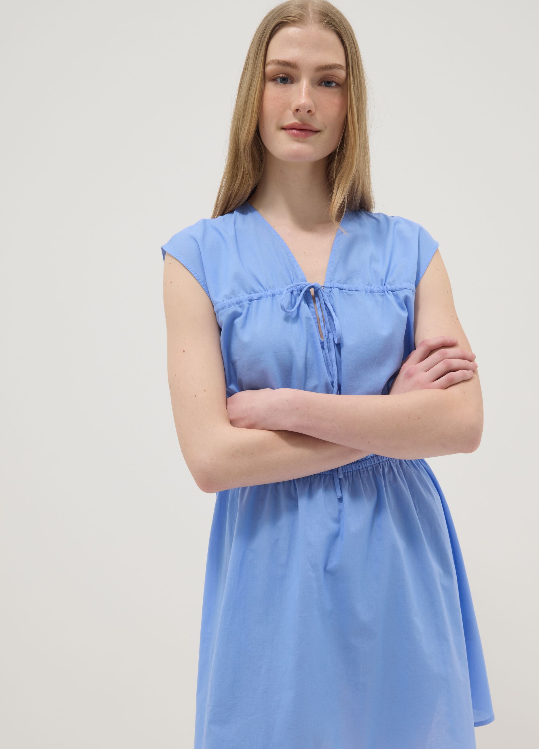Light blue pure cotton regular-fit dress with V-neck and tie fastening