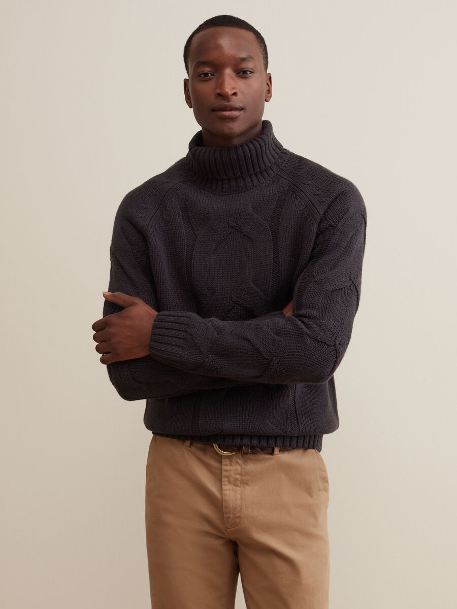Pullover con lavorazione intrecciata_0