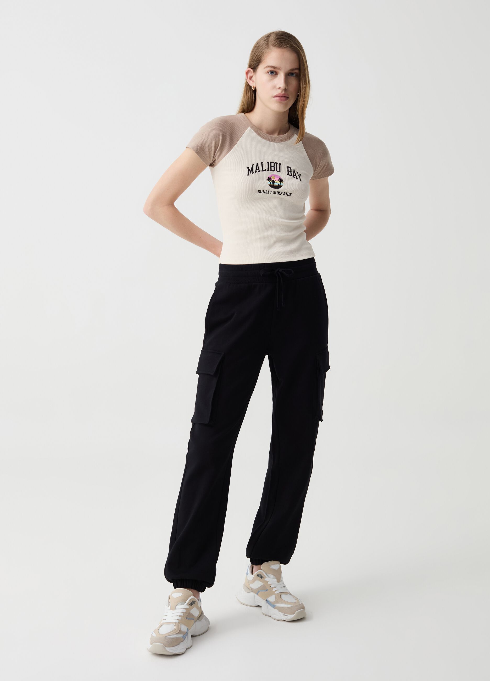 T-shirt cropped bicolore a costine