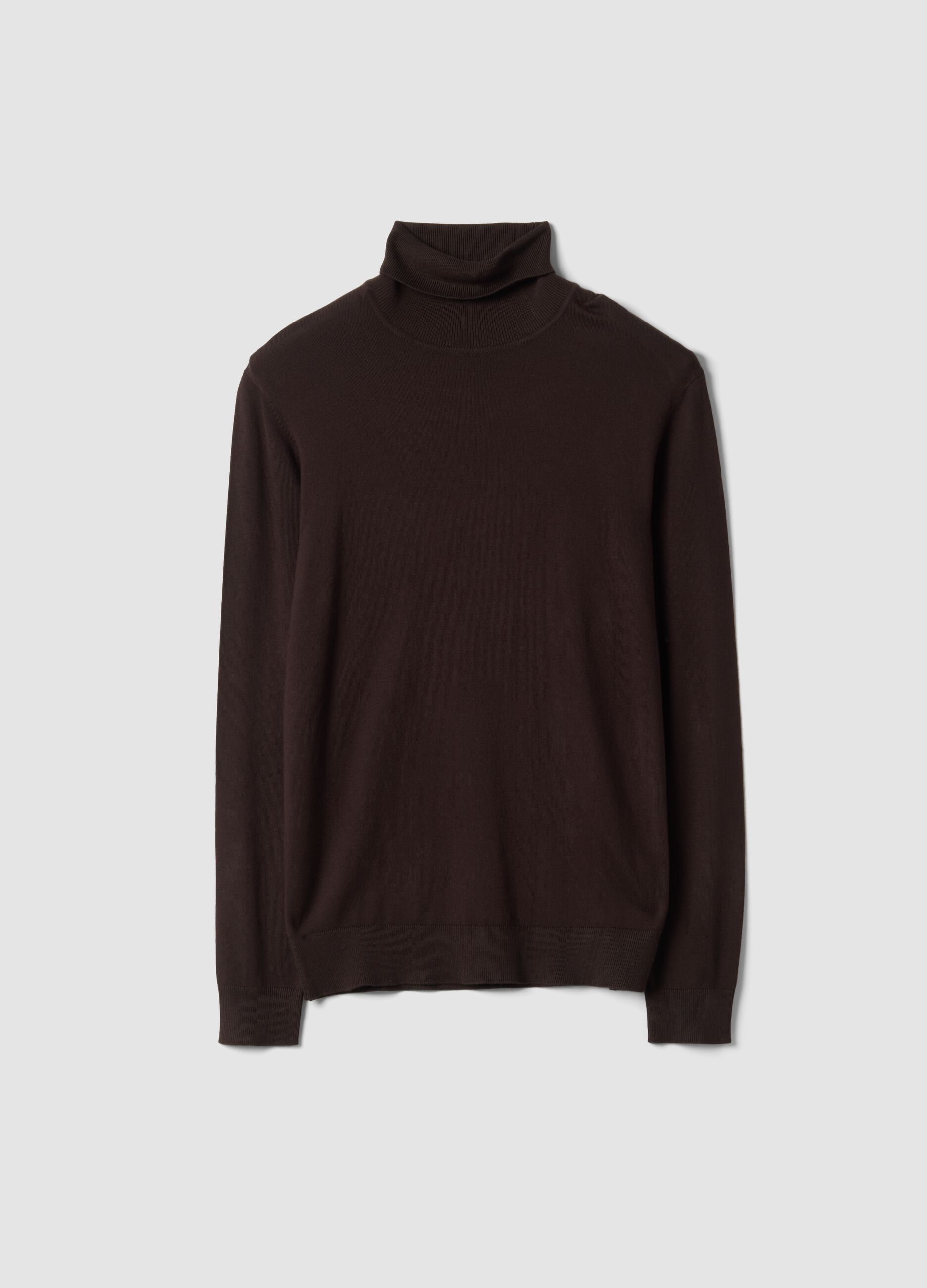 Maglia marrone in misto viscosa a dolcevita