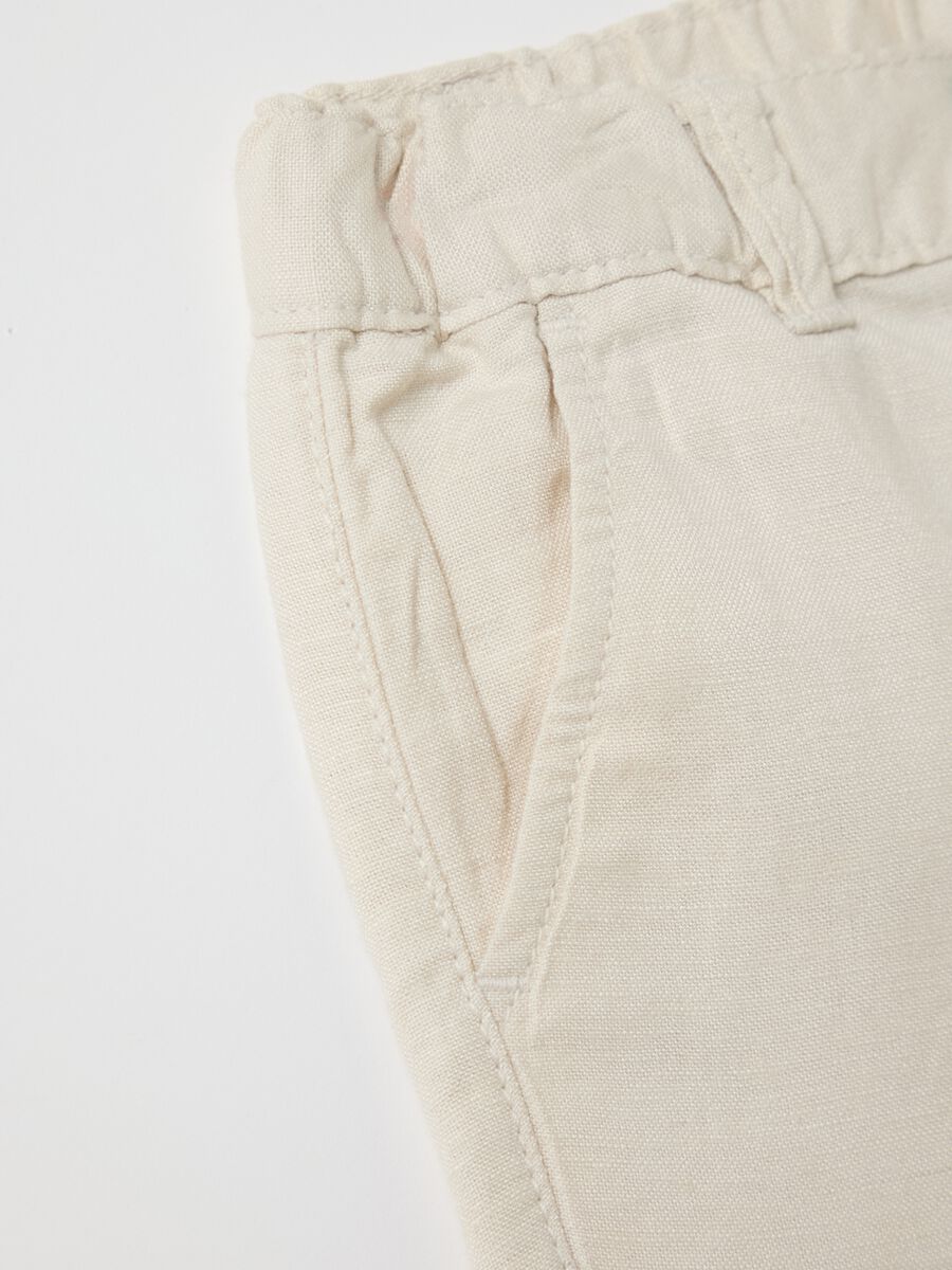 Boys’ beige regular-fit shorts in viscose and linen blend_2