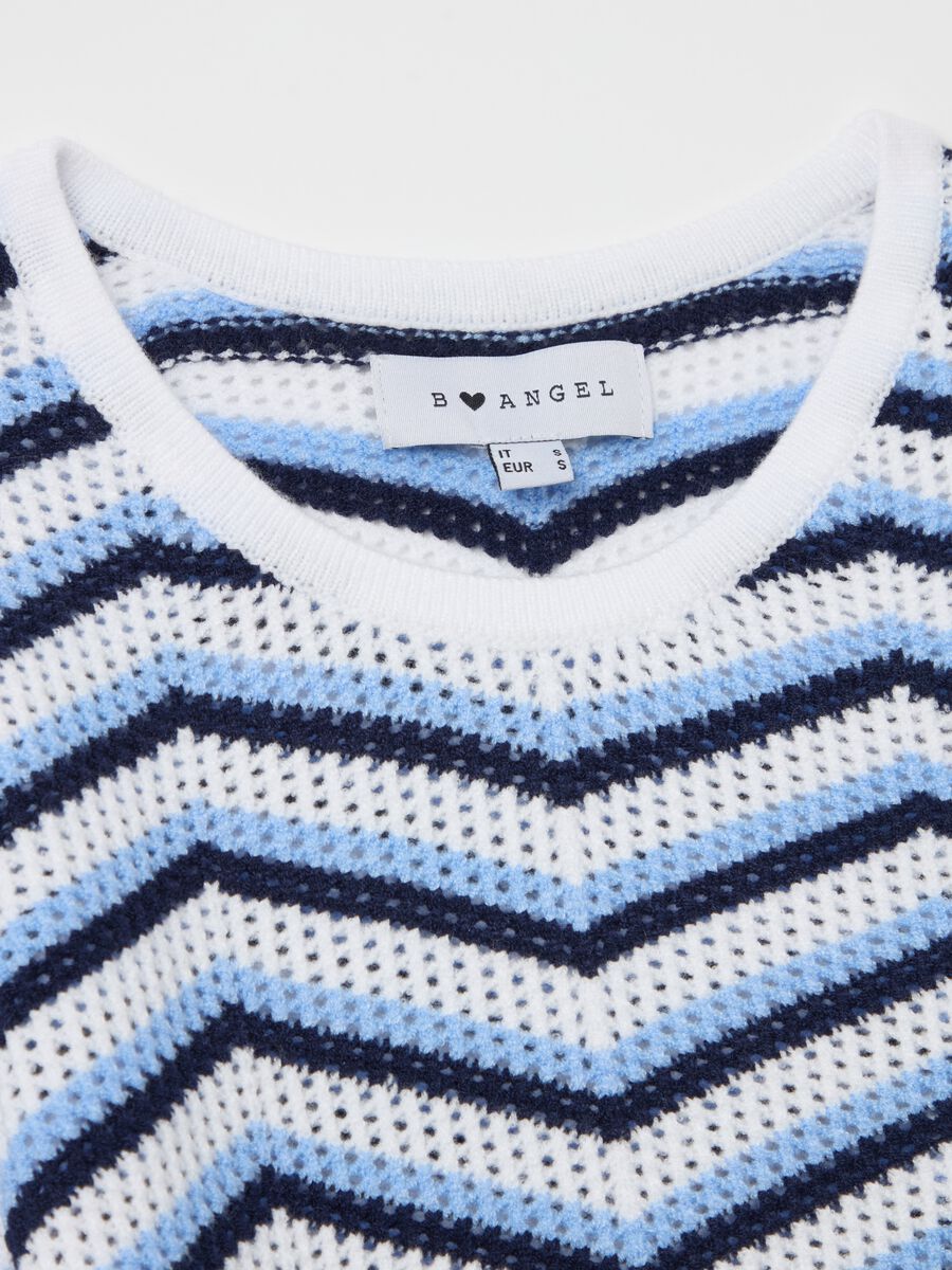Crochet top with striped design_5