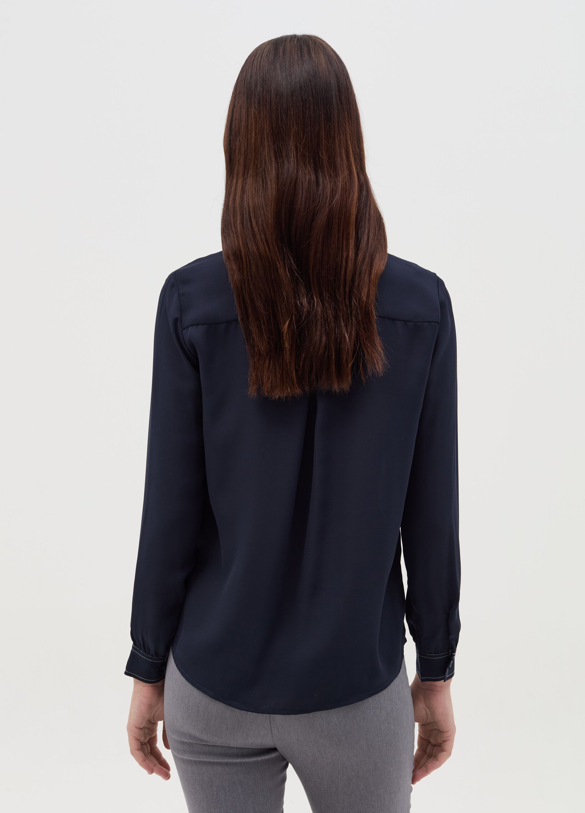 Camicia con cuciture a contrasto
