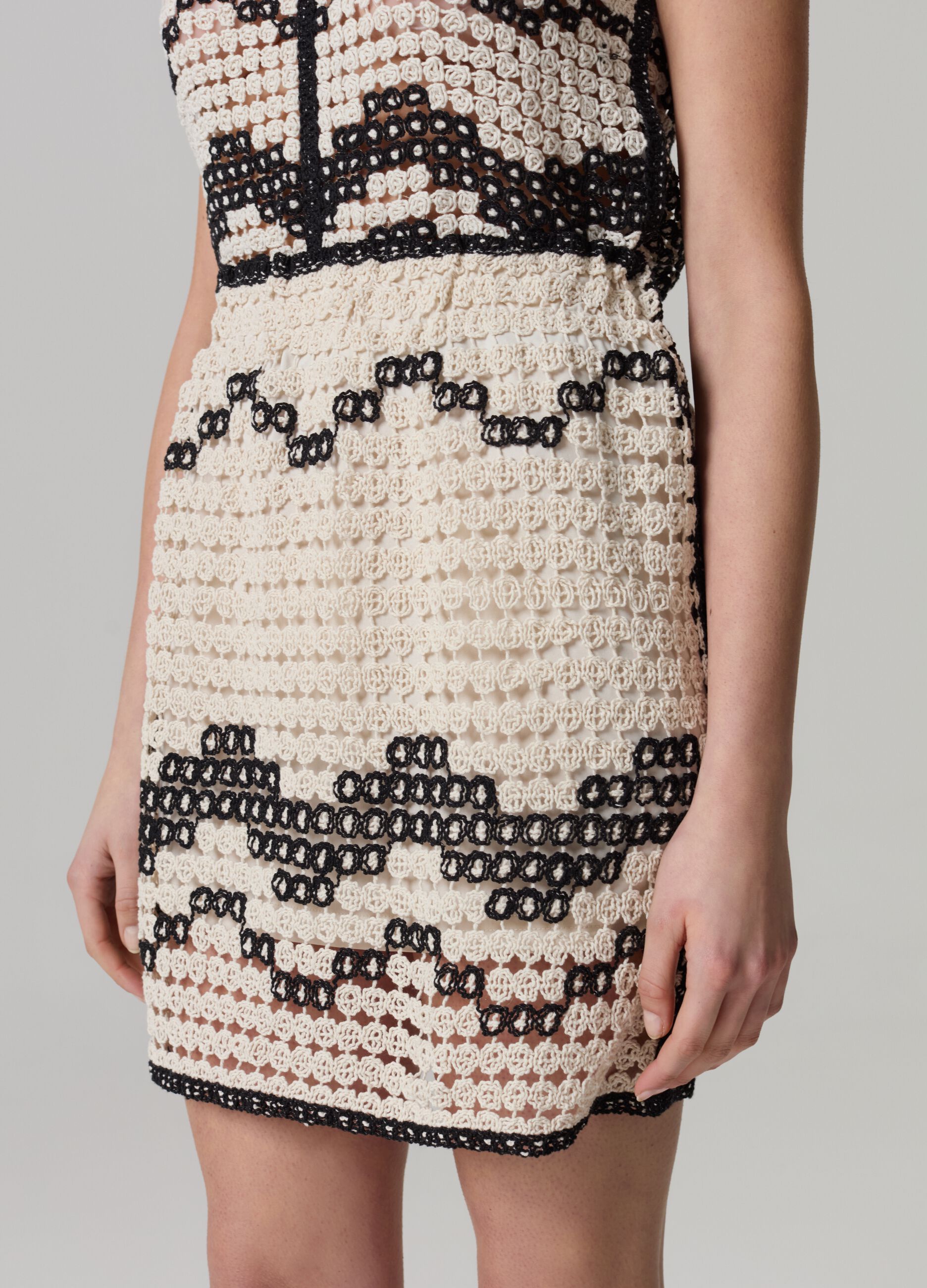 Crochet miniskirt with wavy motif