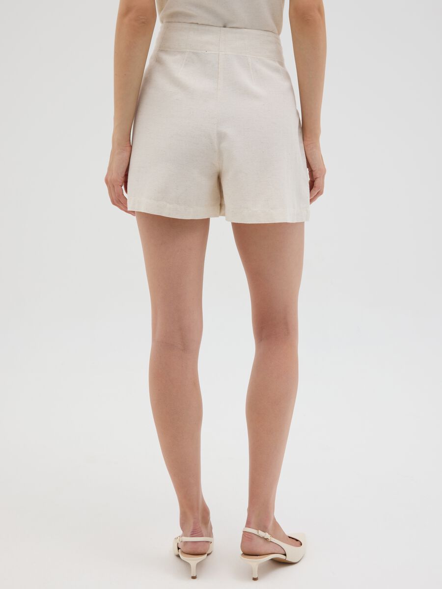 Shorts da donna in misto lino beige regular fit_3