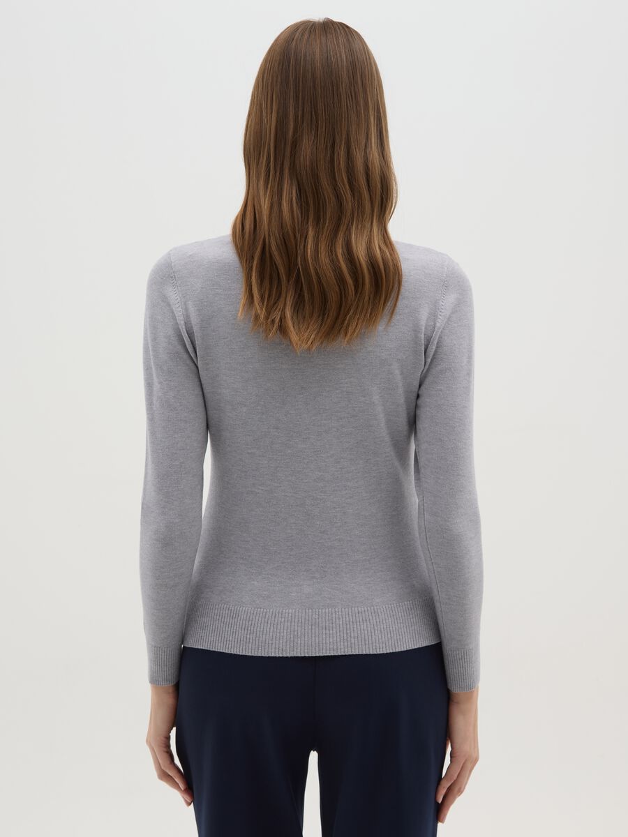 Grey crew neck jumper with long sleeves_3