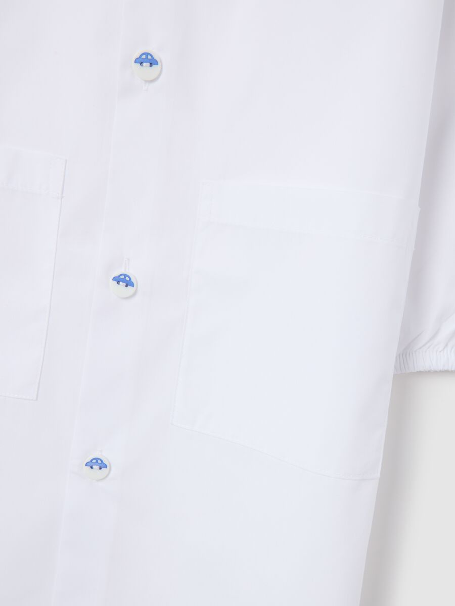 Children's school smock in white cotton blend with buttons_3