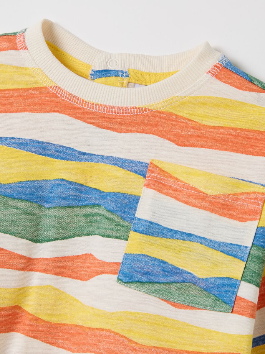 Cotton T-shirt with pocket and blue and yellow stripes_2