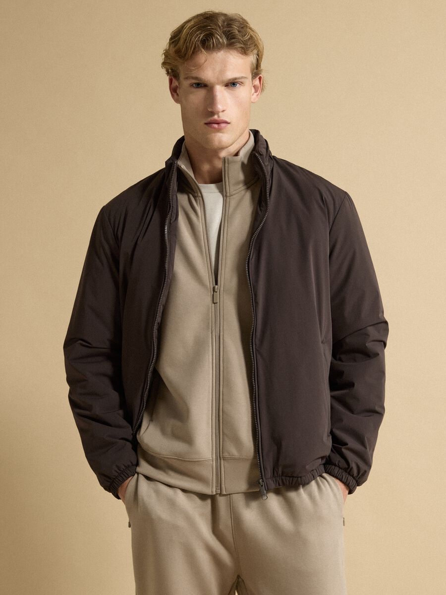 Giacca marrone imbottita in tessuto elasticizzato regular fit_1